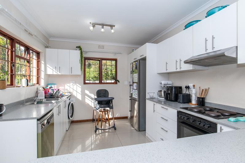 To Let 3 Bedroom Property for Rent in Meadowridge Western Cape